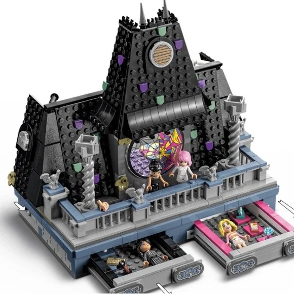 LEGO Wednesday Haunted Castle Adventure Set - Picture 3 of 4